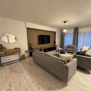 Apartment 140qm - 4 Zimmer- Parkplatz - Autobahn - Blauer - Mallibase Garbsen